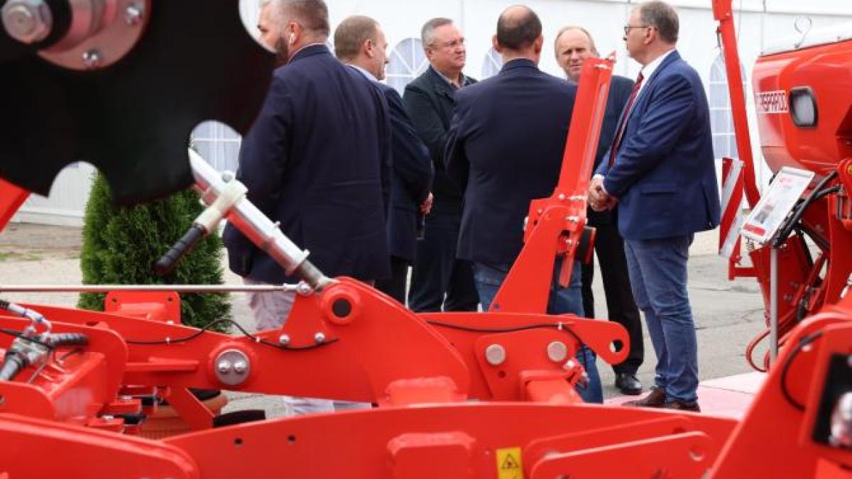 nicolae-ciuca--vizita-neanuntata-la-targul-indagra_97878800