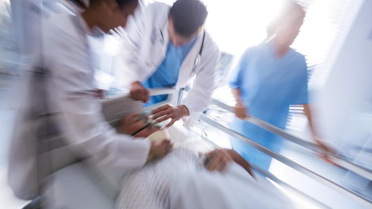 12-persoane-aflate-la-o-nunta-au-murit-dupa-ce-au-consumat-alcool-de-contrabanda_72149800