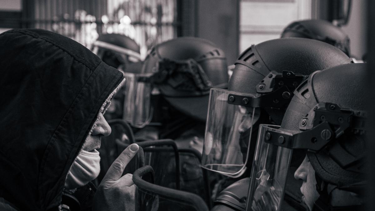 femeie-impuscata-paris_84697800