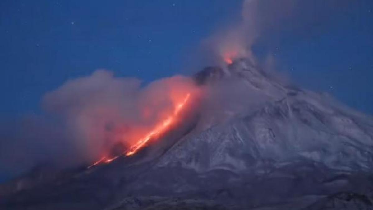 activitatea-vulcanica-din-kamceatka-a-inchis-scolile-din-zona_05535400