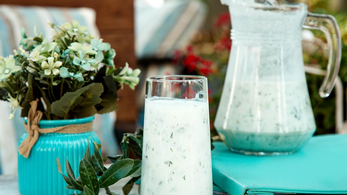 cum-faci-ayran--bautura-preferata-a-turcilor--reteta-este-foarte-simpla_46649800