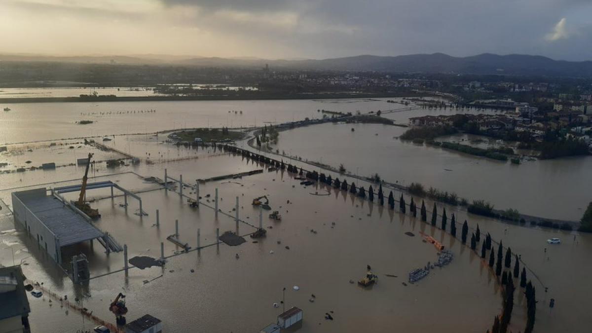 ploi-fara-precedent-in-toscana--au-murit-sase-persoane--altele-sunt-disparute_72864100
