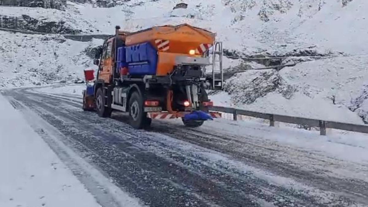 circulatia-pe-trasfagarasan--in-conditii-de-iarna--dupa-prima-ninsoare--de-luni--transfagarasan-si-transalpina-vor-fi-inchise_50310300