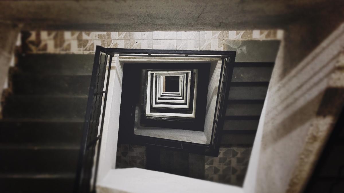 caz-socant-intr-un-bloc-din-bucuresti--o-femeie-a-murit--dupa-ce-un-barbat-a-stropit-o-cu-benzina-si-i-a-dat-foc_00570700