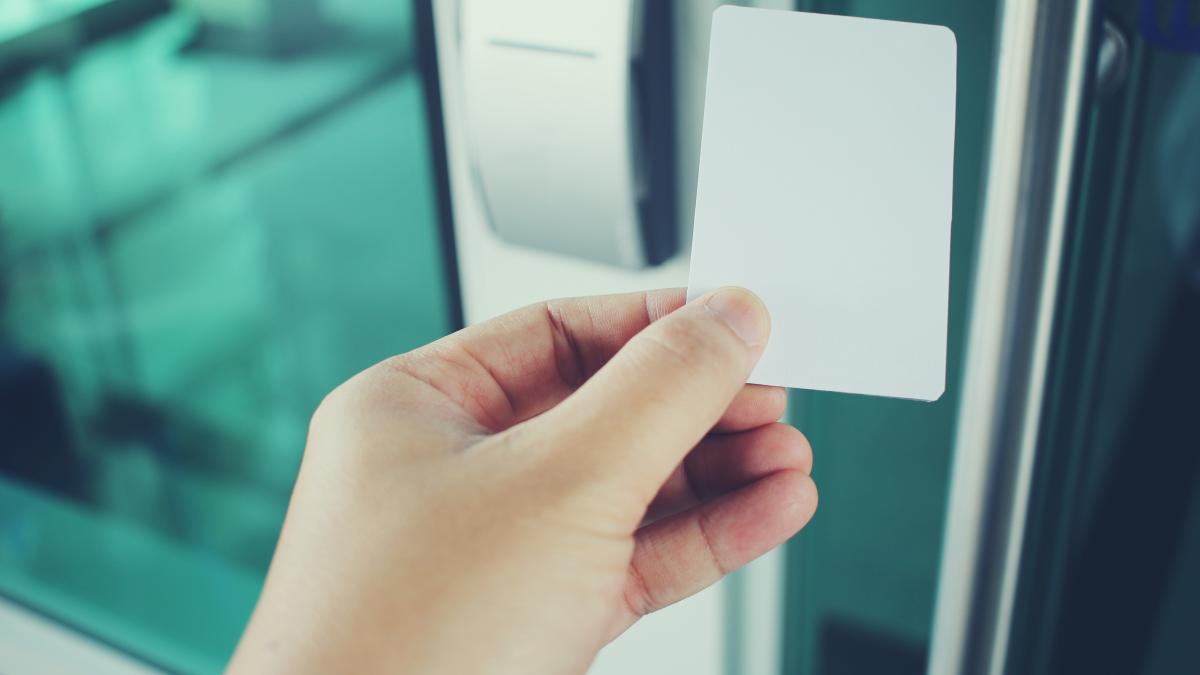 scandal-la-brasov--dupa-ce-primarul-usr-allen-coliban-le-a-dezactivat-cartelele-consilierilor-locali--viceprimar-vom-merge-mai-departe-catre-tribunalul-brasov-pentru-a-anula-aceste-masuri_27047000