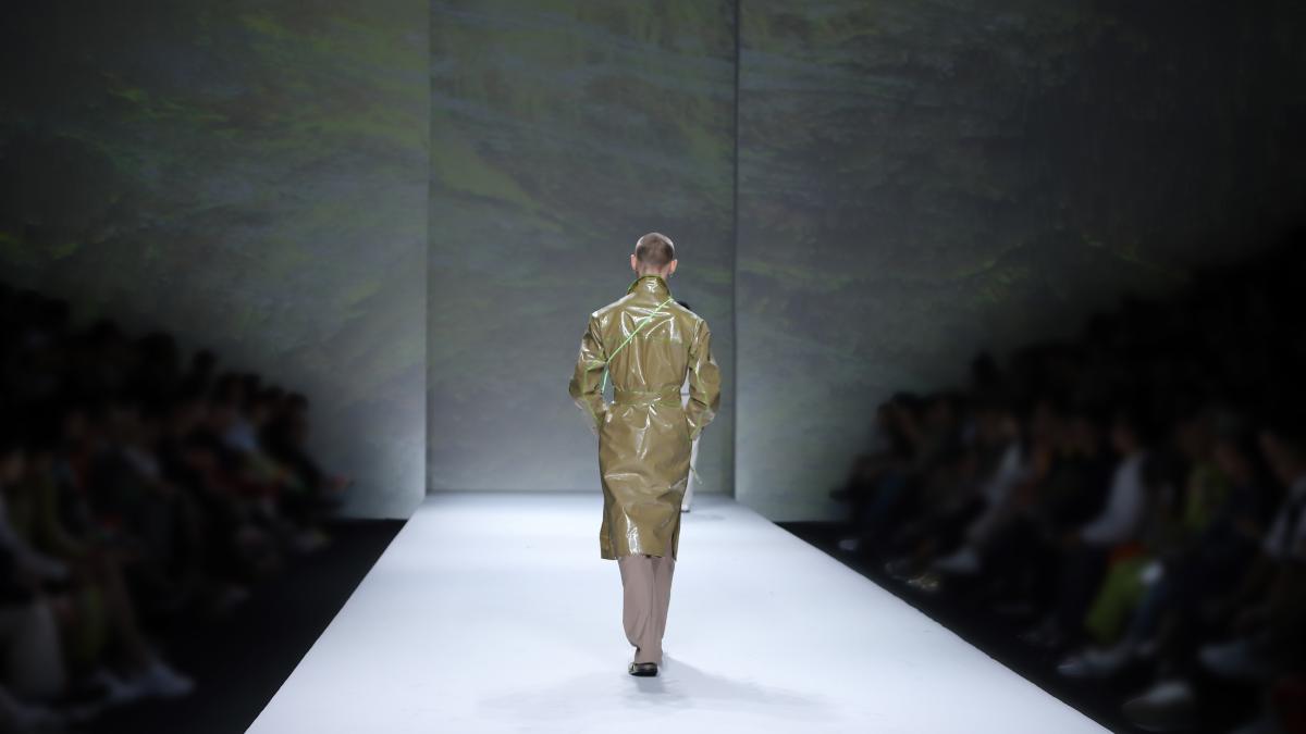 creatorul-de-moda-davide-renne--director-de-creatie-al-moschino--a-murit-la-scurt-timp-dupa-numirea-sa_96757300