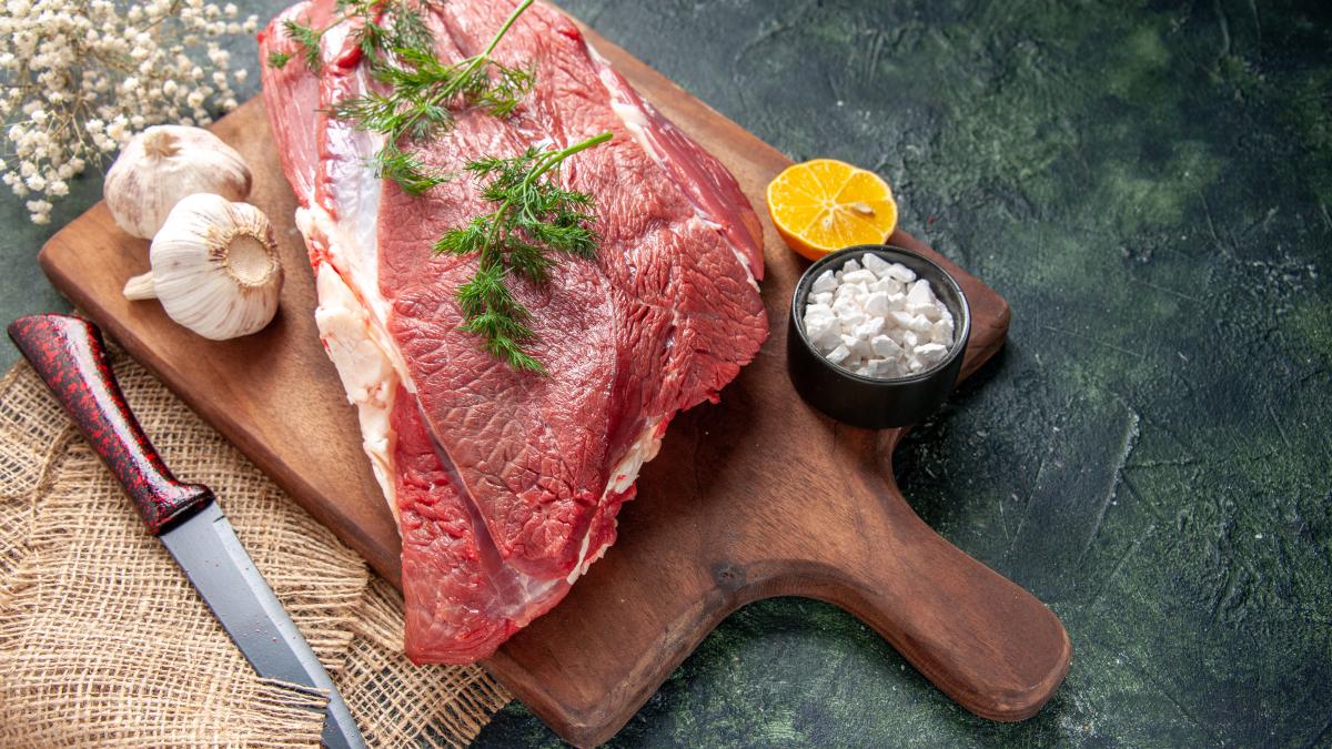 de-ce-trebuie-lasata-carnea-la-macerat-si-legatura-cu-cancerul--adrian-vornicu-indienii-americani-gateau-puneau-labele-de-urs-sub-saua-calului-si--cand-apareau-viermii-in-carne--atunci-le-gateau-2_49981300