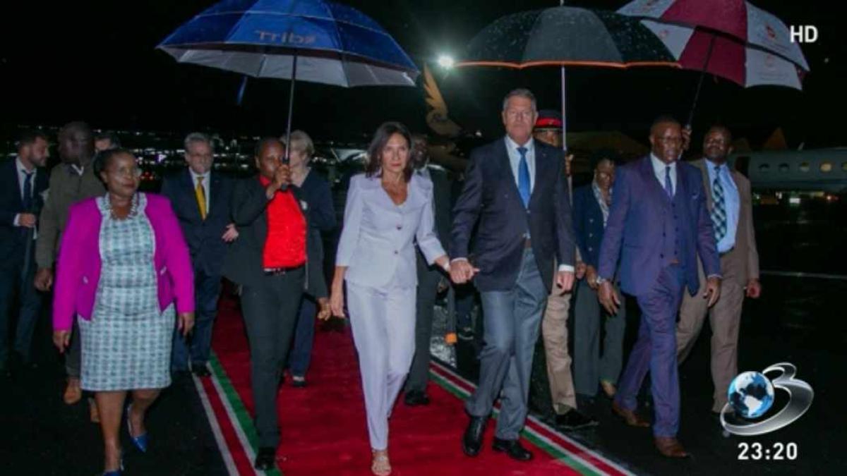 mircea-badea--criza-de-ras-in-direct-la-tv--dupa-aparitia-pozelor-cu-iohannis-in-kenya_64913800