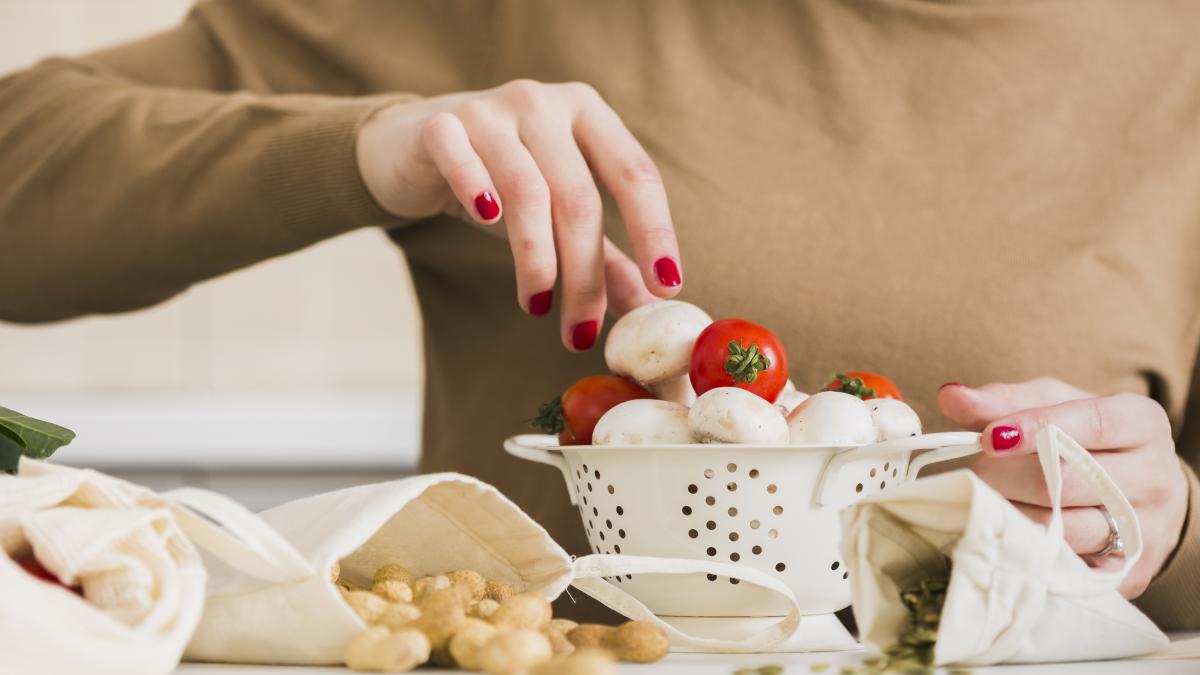 ciuperca--leguma-cu-gust-si-solutia-ideala-pentru-post--mihaela-bilic-prc-e2prc-80prc-9dpot-fi-consumate-si-crudeprc-e2prc-80prc-9d_80634500