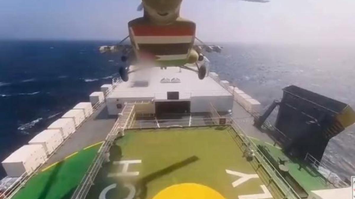 nava-cargo-galaxy-leader--capturata-cu-un-elicopter--video_37827200