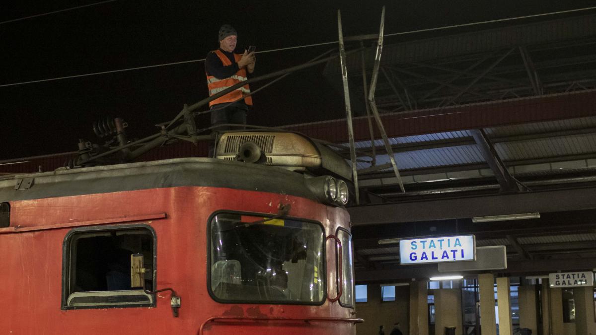 ceferistii-intra-in-greva--in-27-noiembrie--nemultumiti-de-prc-e2prc-80prc-9dplanul-creionatprc-e2prc-80prc-9d-de-guvern_53357000