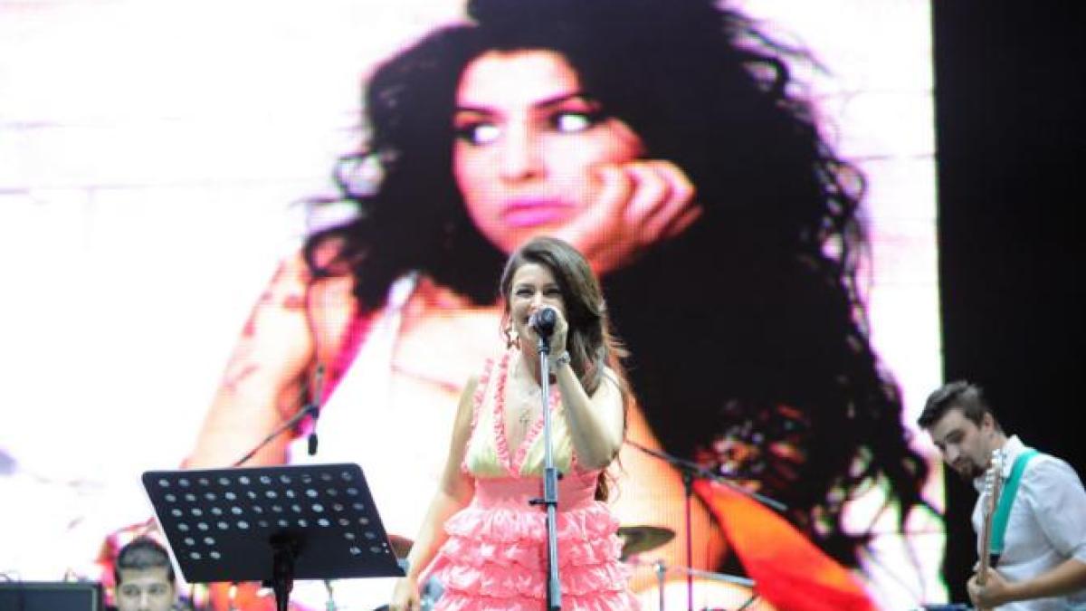 rona-hartner-in-spectacolul-in-amintirea-unei-dive---amy-winehouse-_81144500