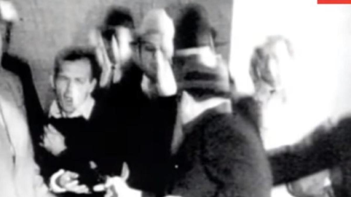 s-a-intamplat-in-24-noiembrie--lee-harvey-oswald--asasinul-lui-kennedy--impuscat-mortal-de-subsolul-politiei-din-dallas_37103800