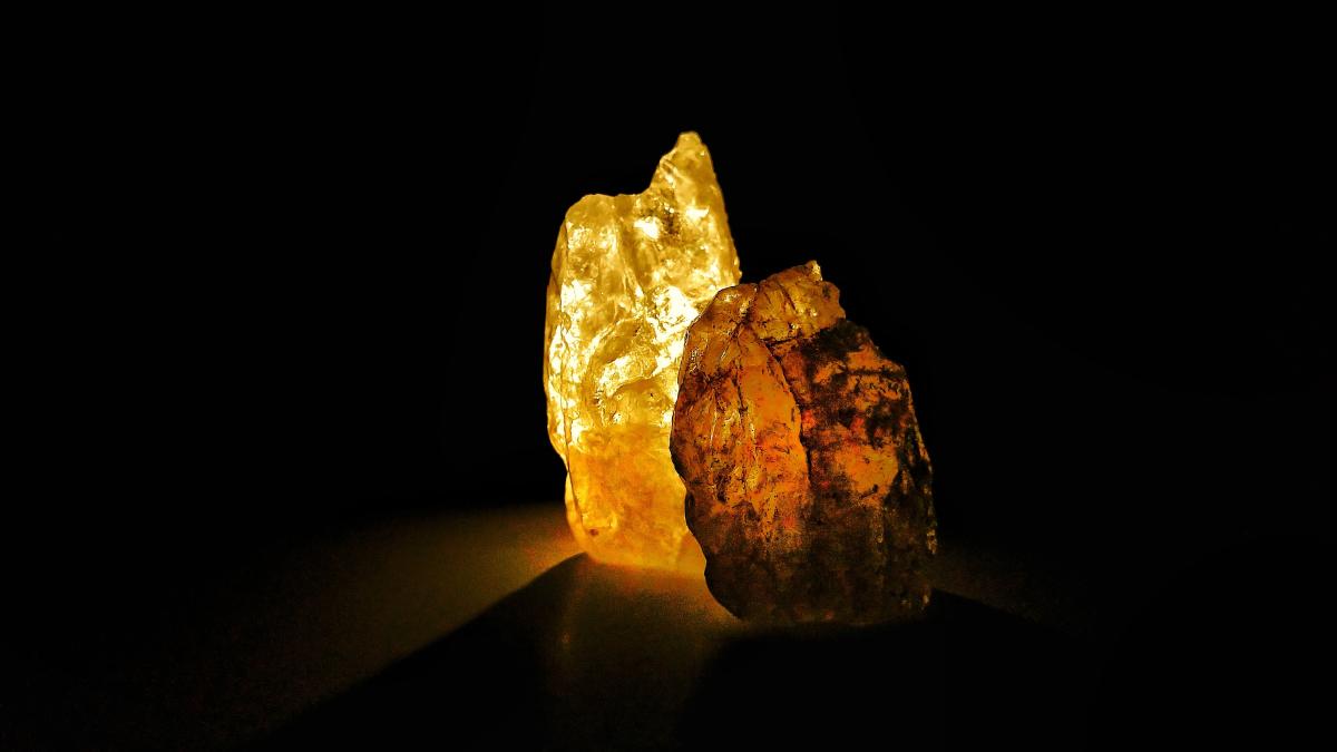 roca-misterioasa-de-aur_43798600