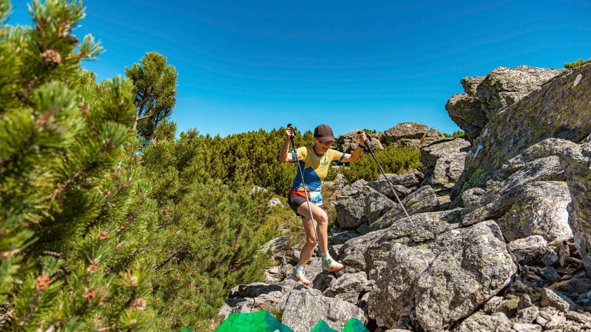 astazi-alearga-cu-tricolorul-in-spate-zeci-de-kilometri--tragedia-care-i-a-schimbat-complet-viata-directoarei-muzeului-de-istorie-naturala-din-sibiu_59396300