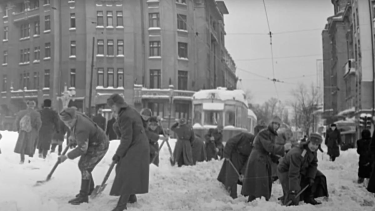 iarna-comunism_07490400