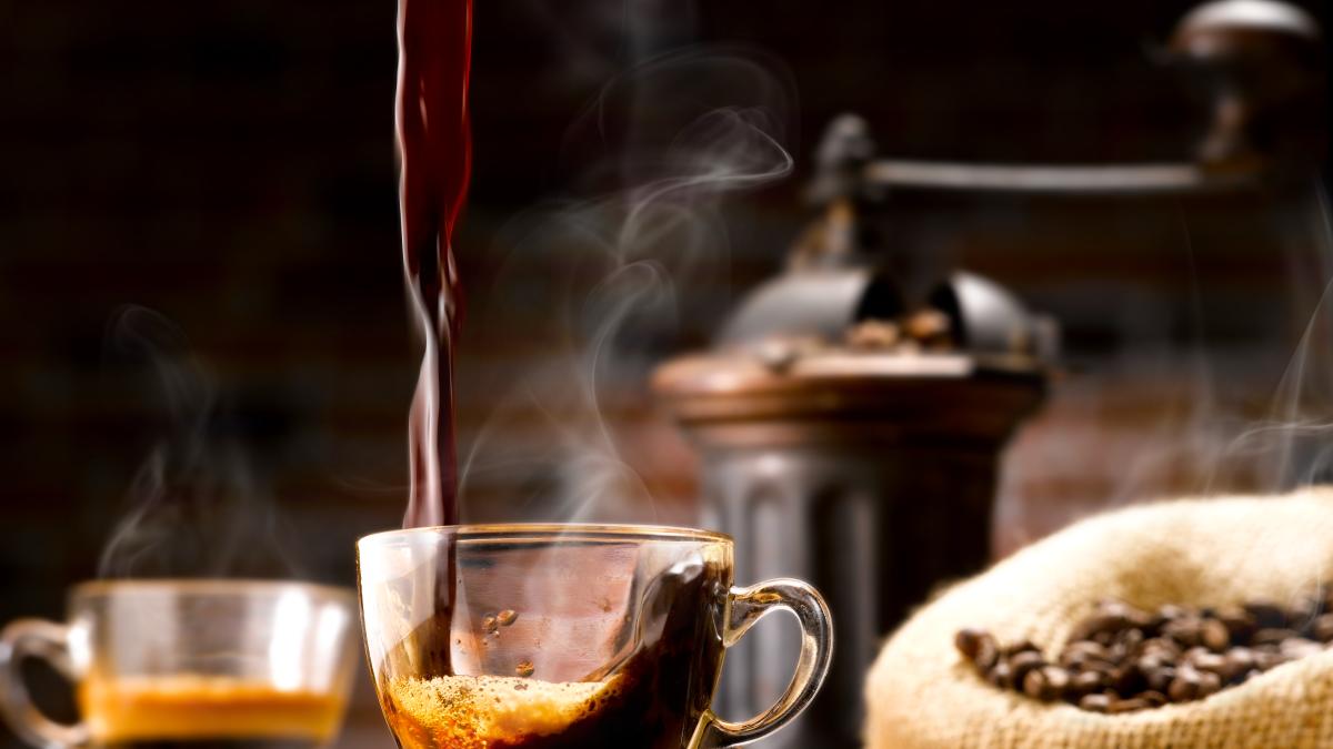 cafeaua-satanei--cafegiul-gheorghe-florescu-italienii-o-beau-mult-miroase-a-mlastina--iar-producatorul-pune-arome-chimice_88103100