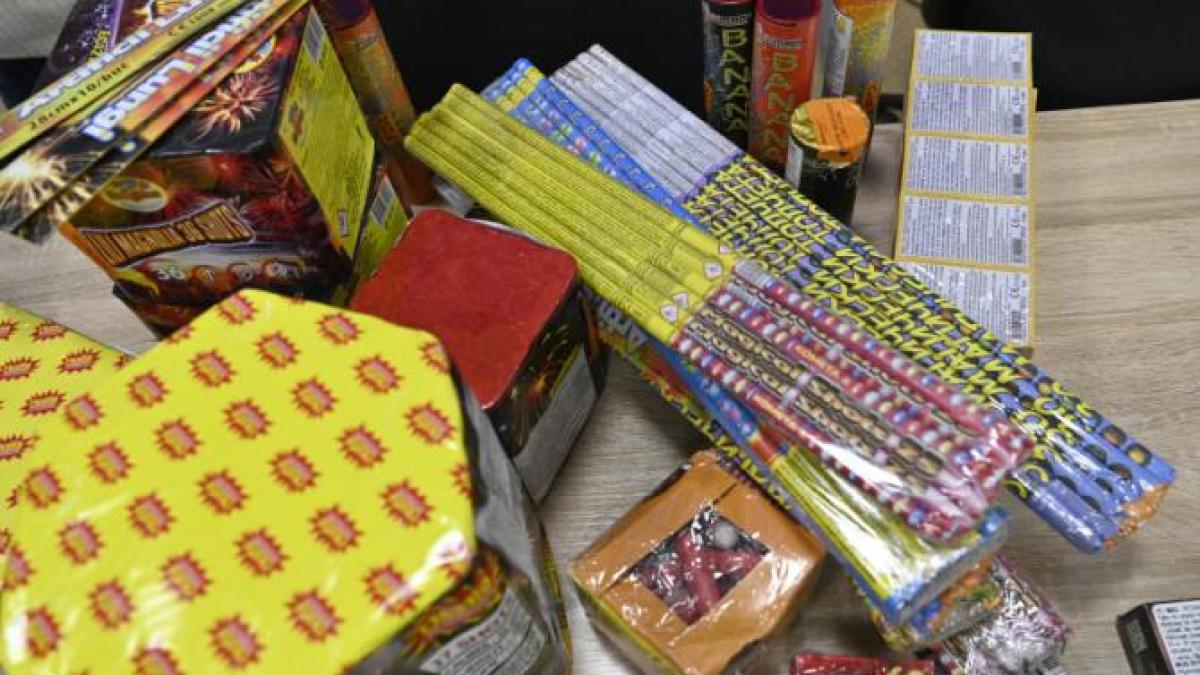 dgpmb-in-casa-unui-barbat-din-sectorul-1-au-fost-descoperite-peste-900-de-kilograme-de-petarde-si-artificii_88317000