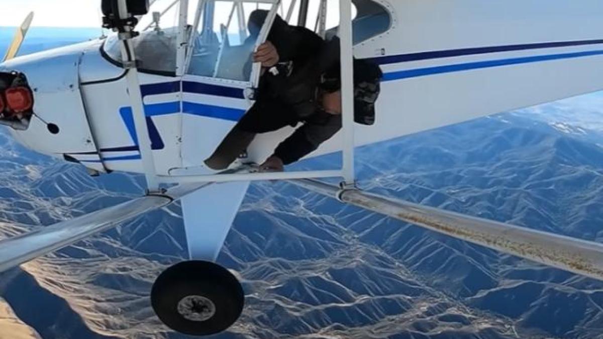 sase luni de inchisoare pentru un youtuber care si a orchestrat accidentul de avion