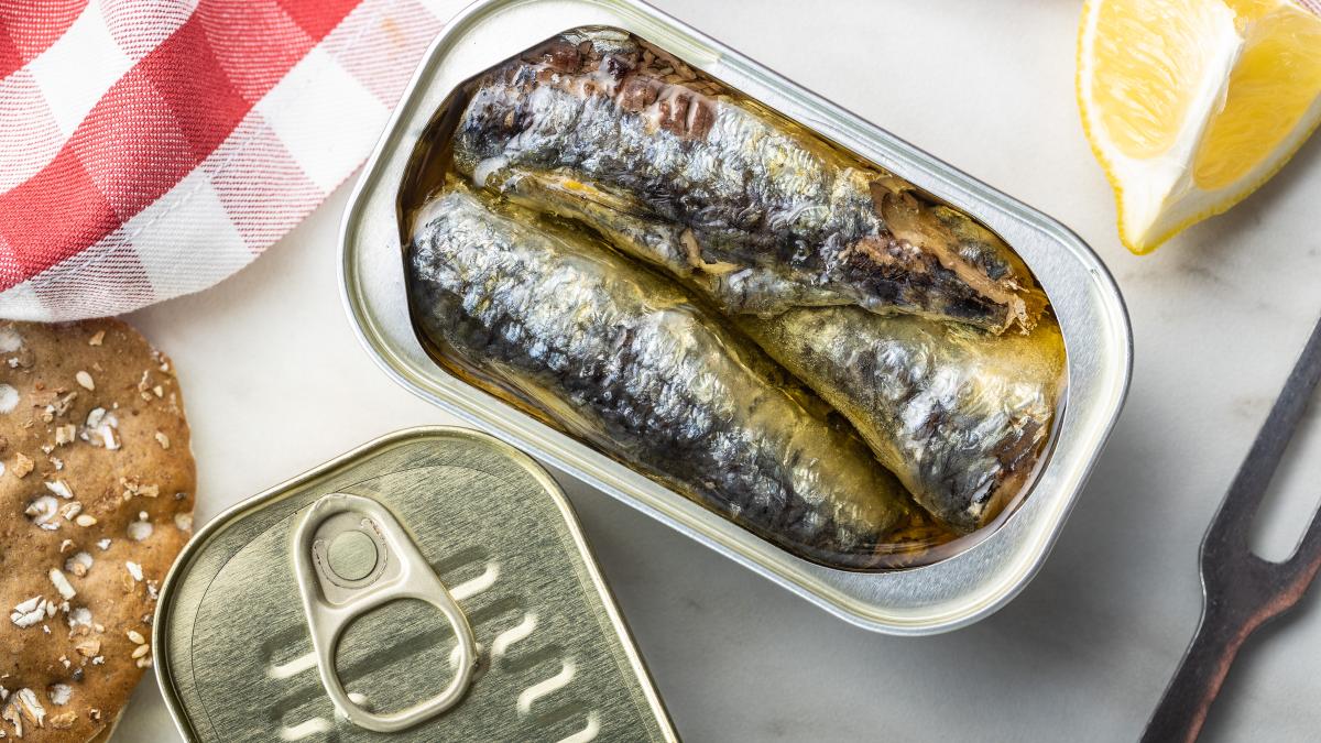 canned-sardines_89541100