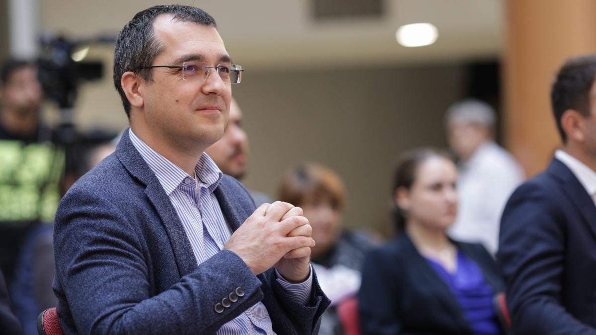 cati-bani-ar-fi-strans-vlad-voiculescu-prin-magic-camp_89051600