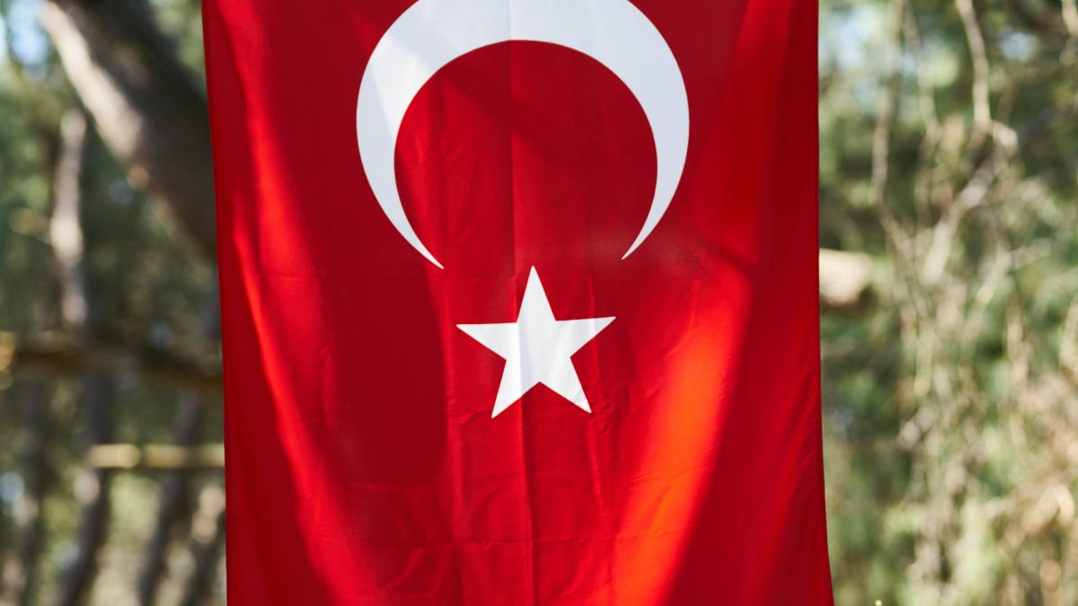 un deputat turc a facut un atac de cord in parlament dupa ce l a criticat pe erdogan video