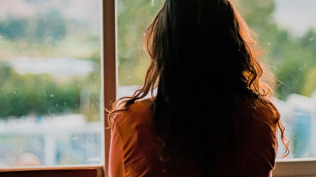 femeie-ilustrativ-pexels_05746200