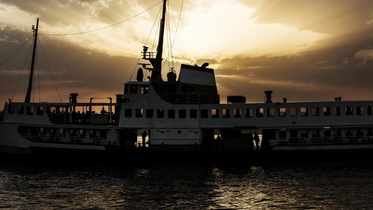 doua-nave-americane-lovite-dinspre-regiunea-controlata-de-rebelii-houthi-din-yemen_33509100