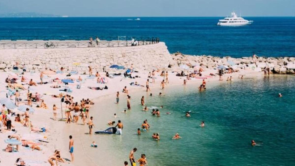 litoralul-romanesc--printre-cele-mai-vizitate-zone-din-uniunea-europeana--lunile-de-varf-din-turism-variaza-in-functie-de-statele-ue_83708100