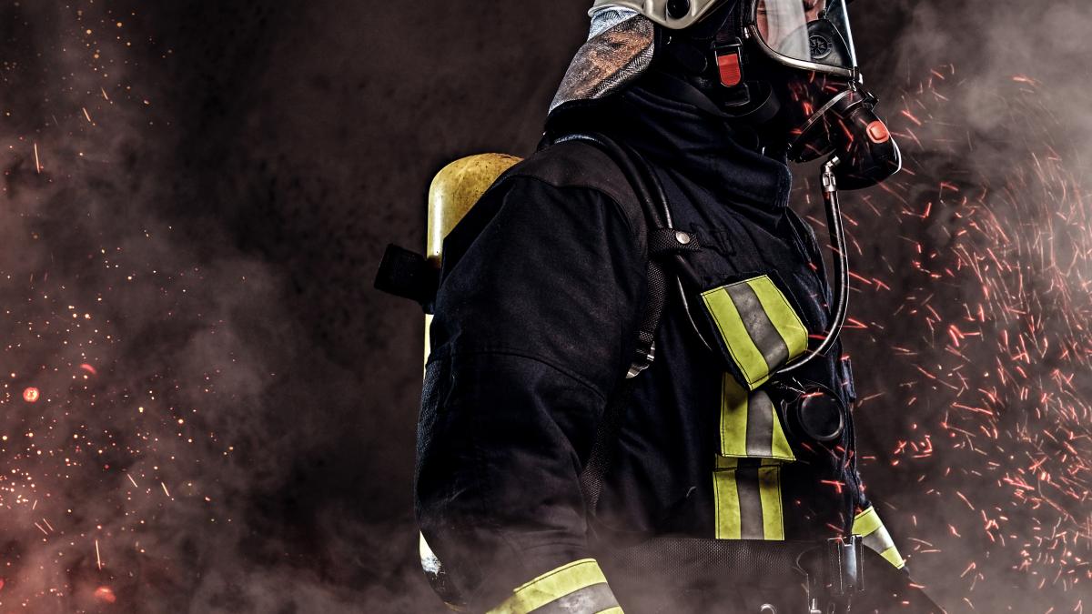 incendiul-la-o-hala-si-o-cladire-din-crevedia--a-fost-emis-mesaj-ro-alert_42220800