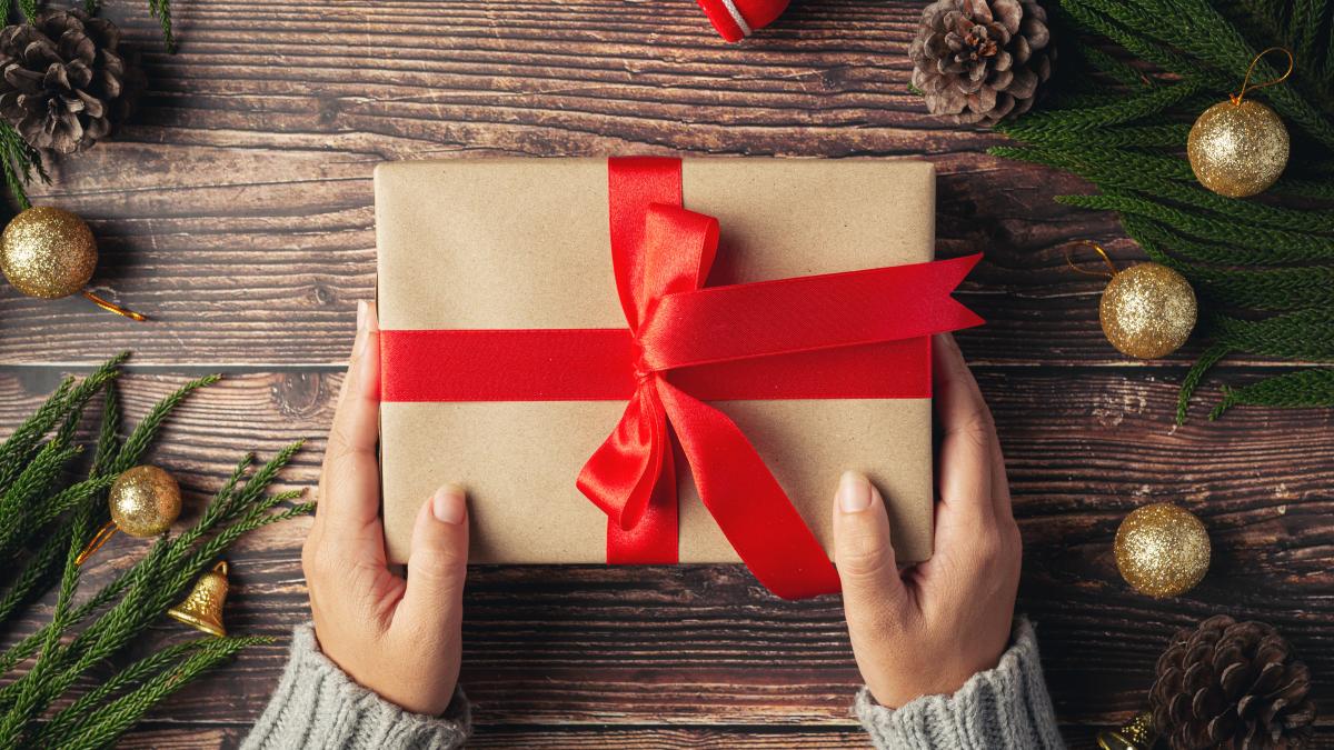 care-sunt-cadourile-neutre-si-cand-sunt-acestea-folosite--radu-leca-prc-e2prc-80prc-9davem-nevoie-ca-macar-de-sarbatori-sa-fim-normaliprc-e2prc-80prc-9d_58047000