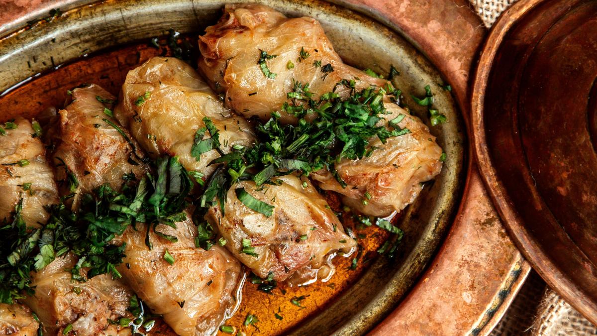 cum-face-nicolae-ciuca-sarmale-oltenesti--secretul-gustului-aparte-oltenii-le-spun-raci_59270400