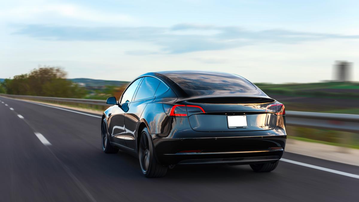 tesla-a-rechemat-2-milioane-de-vehicule-din-sua-din-cauza-lipsei-de-garantii-pentru-pilotul-automat-image-by-frimufilmsa-on-freepik_96125300