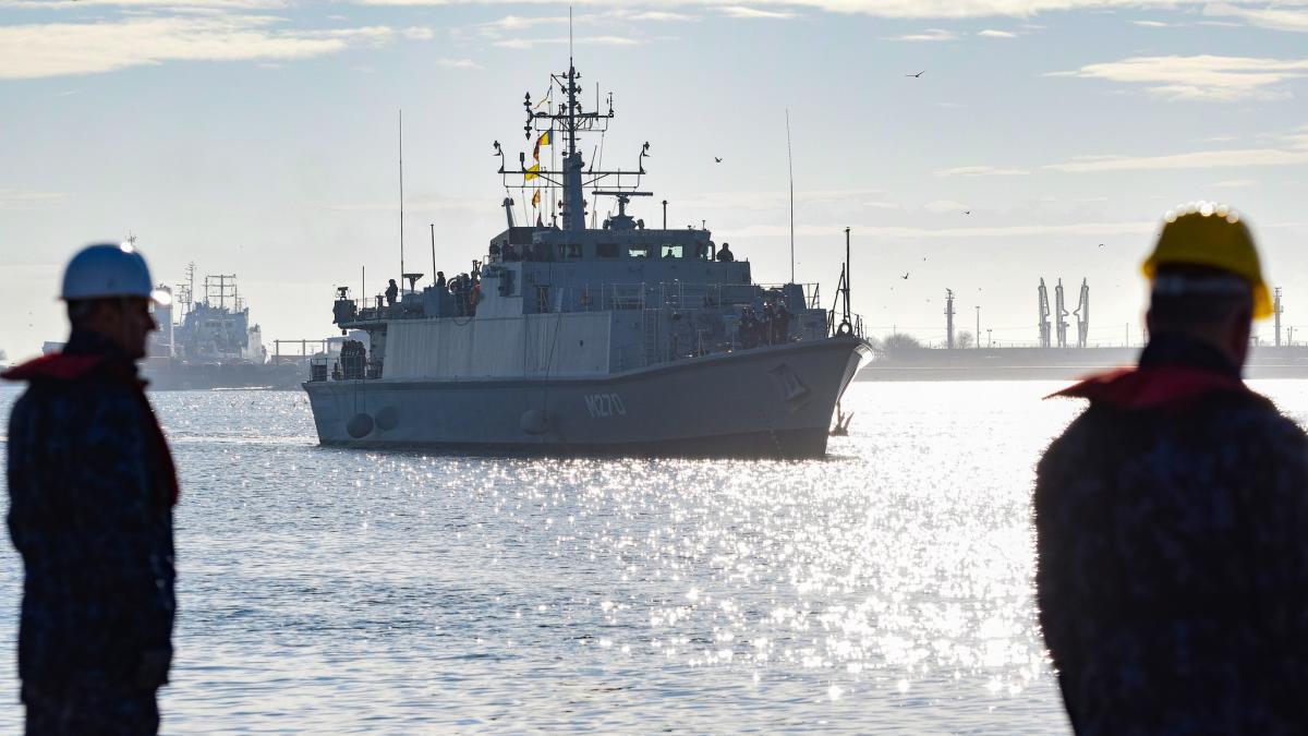 vanatorul-de-mine-m-270-sublocotenent-ion-ghiculescu-a-ajuns-in-portul-militar-constanta7_24609000