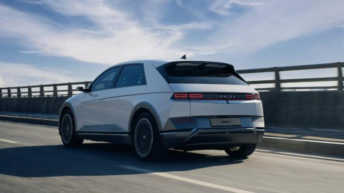 analistii-anunta-ca-vanzarile-de-masini-electrice-vor-stagna-in-2024_49607100