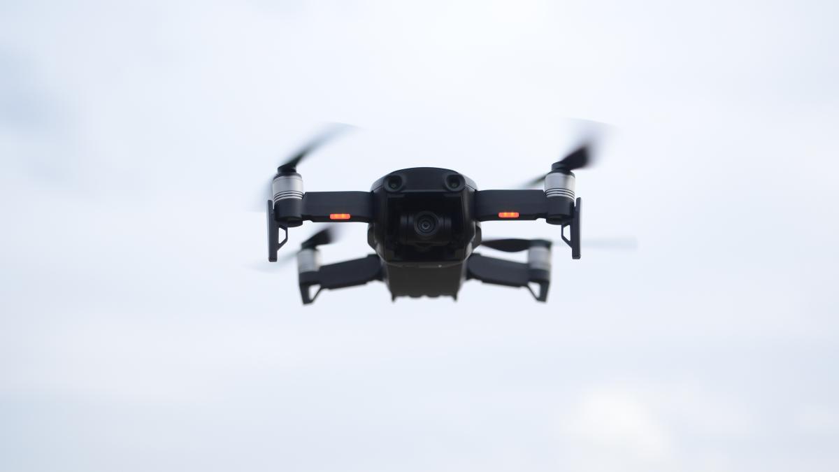 rebelii-houthi--solidari-cu-hamas--revendica-atacuri-impotriva-unei-nave-comerciale-si-a-unor-tinte-militare-in-sudul-israelului_14167700