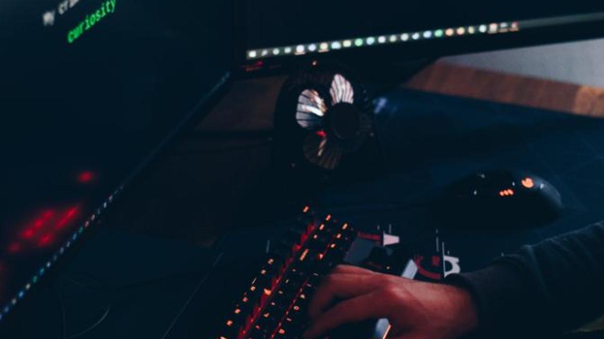 hacker-ilustrativ-pexels_71319700