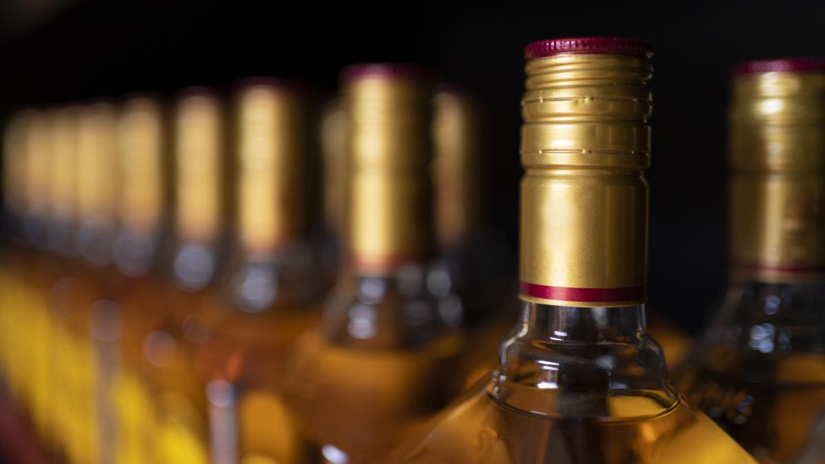 bottles-tequila_85370300