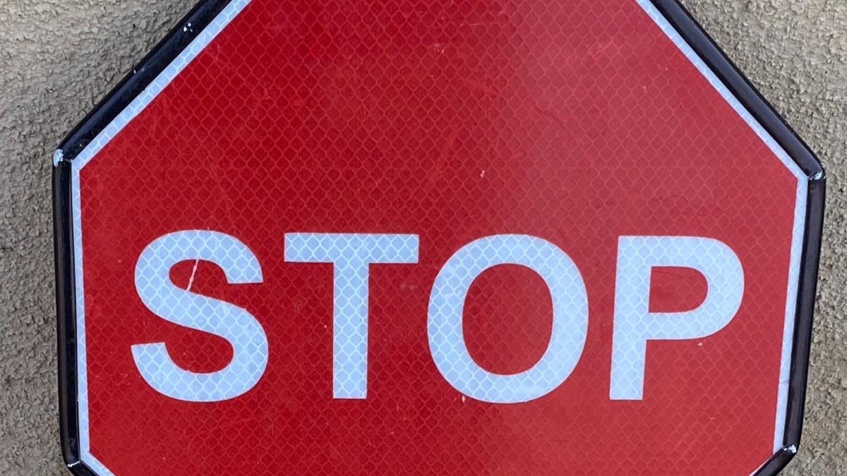 stop-pexels_35095900