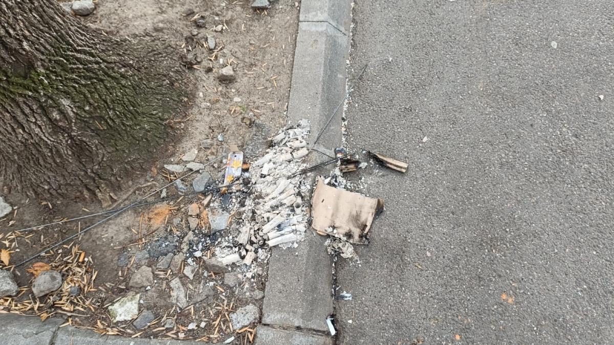 oameni-raniti-de-petarde--in-noaptea-de-anul-nou--unui-copil-i-a-explodat-o-petarda-in-mana--iar-altei-persoane-i-s-a-dat-cu-ea-in-fata_59156600