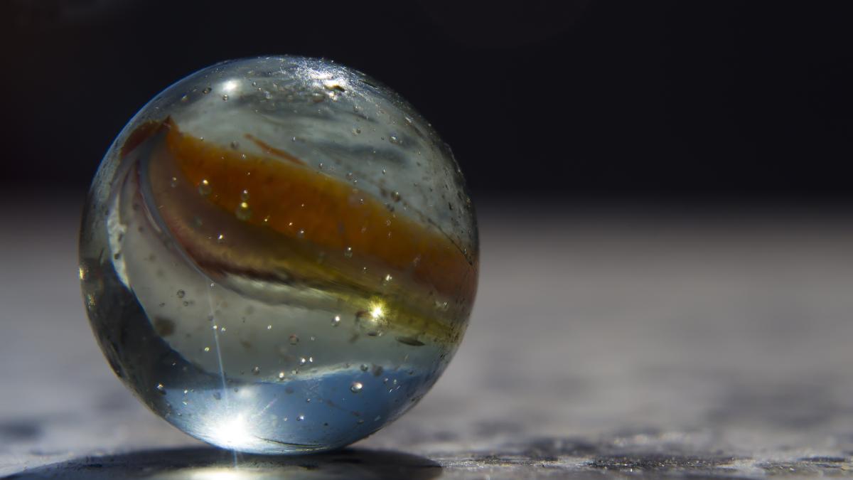 a-fost-gasita-sticla-pe-luna_15436700