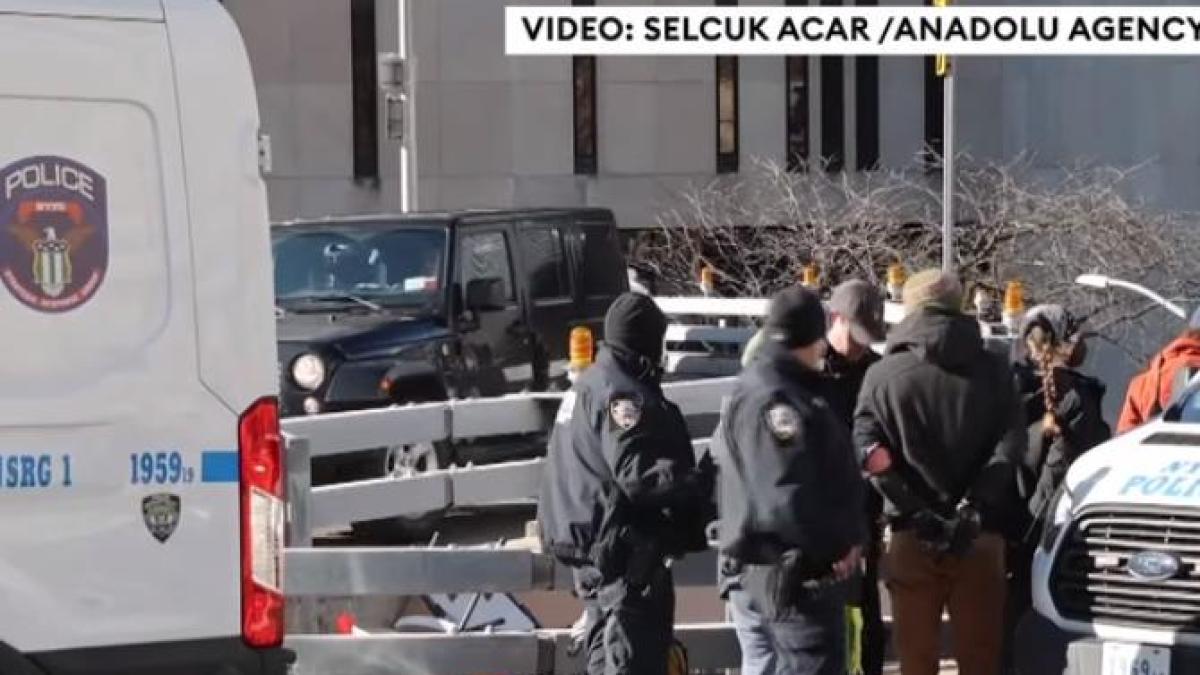 zeci-de-protestatari-pro-palestinieni-au-blocat-poduri-si-un-tunel-din-new-york--prc-e2prc-80prc-9dtrebuie-sa-punem-capat-asediului-gazeiprc-e2prc-80prc-9d_53045500