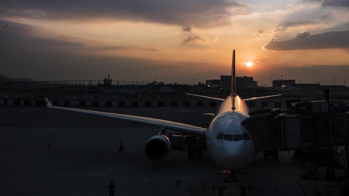 avion-blocat-pe-pista-aeroportului-baneasa_94646000