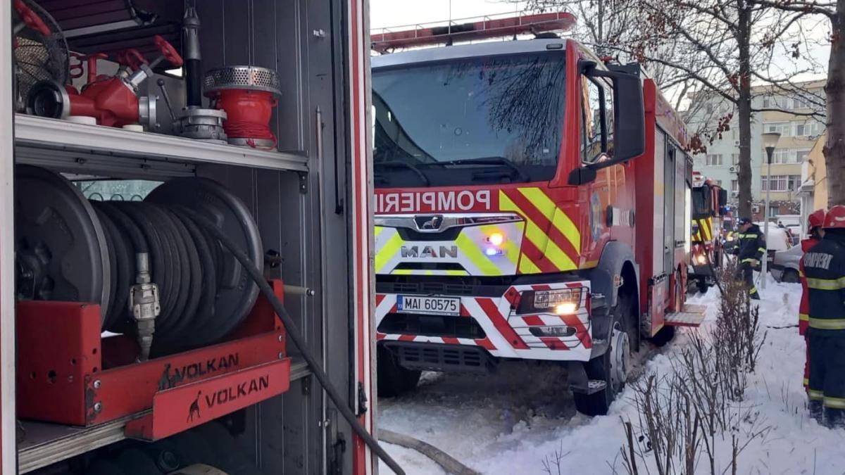 o-mama-din-iasi-si-a-aruncat-copilul-de-1-an-de-la-etajul-3--apoi-a-sarit-si-ea--pentru-a-se-salva-de-foc3_26794100