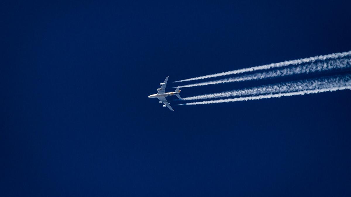 avion-in-zbor_99713500