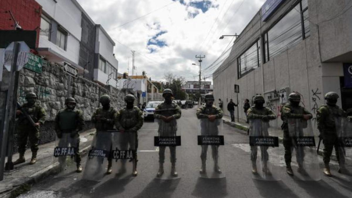 presedintele-ecuatorului-a-declarat-stare-de-razboi-impotriva-bandelor-de-droguri_21278000