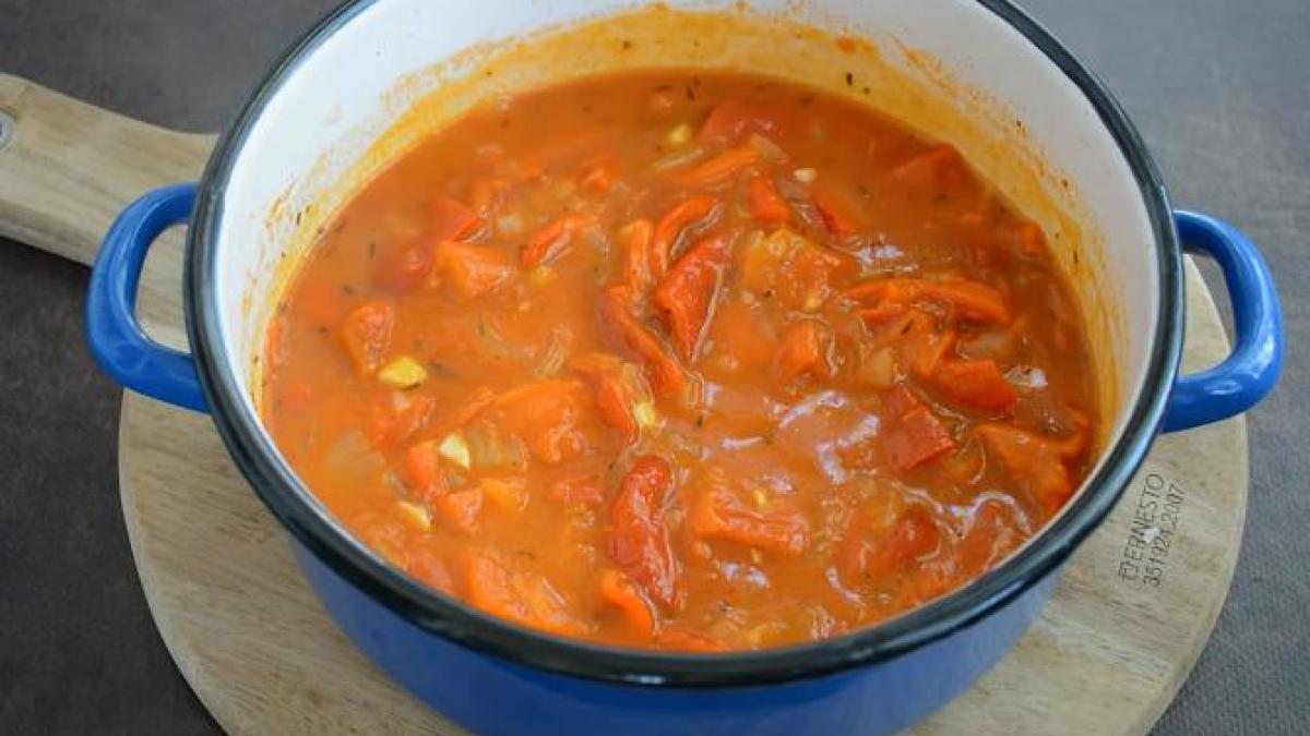 tocana-de-ardei-copti--reteta--sosul-este-absolut-delicios--ingredientul-care-se-pune-la-final-si-face-totul-cremos_04793300