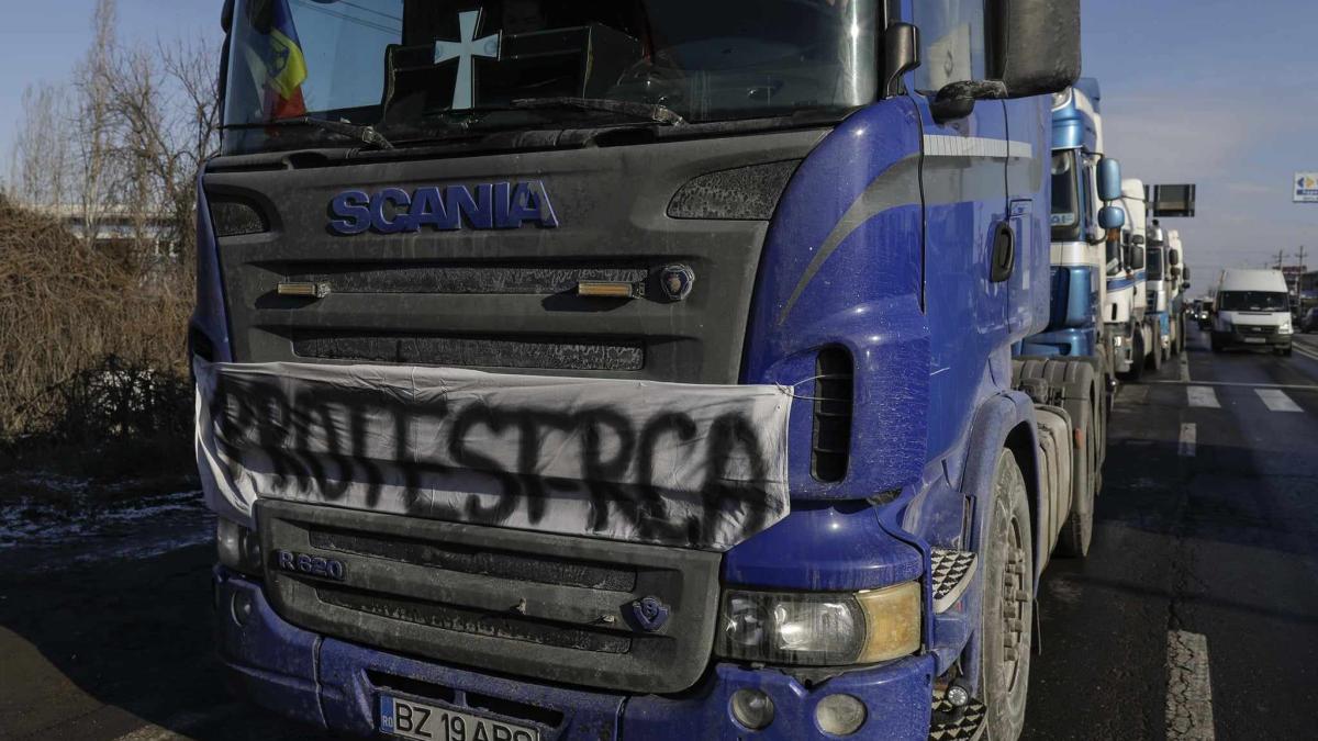 transportatorii-si-fermierii--din-nou-in-strada--ministrul-agriculturii-ii-cheama-la-negocieri4_25515900