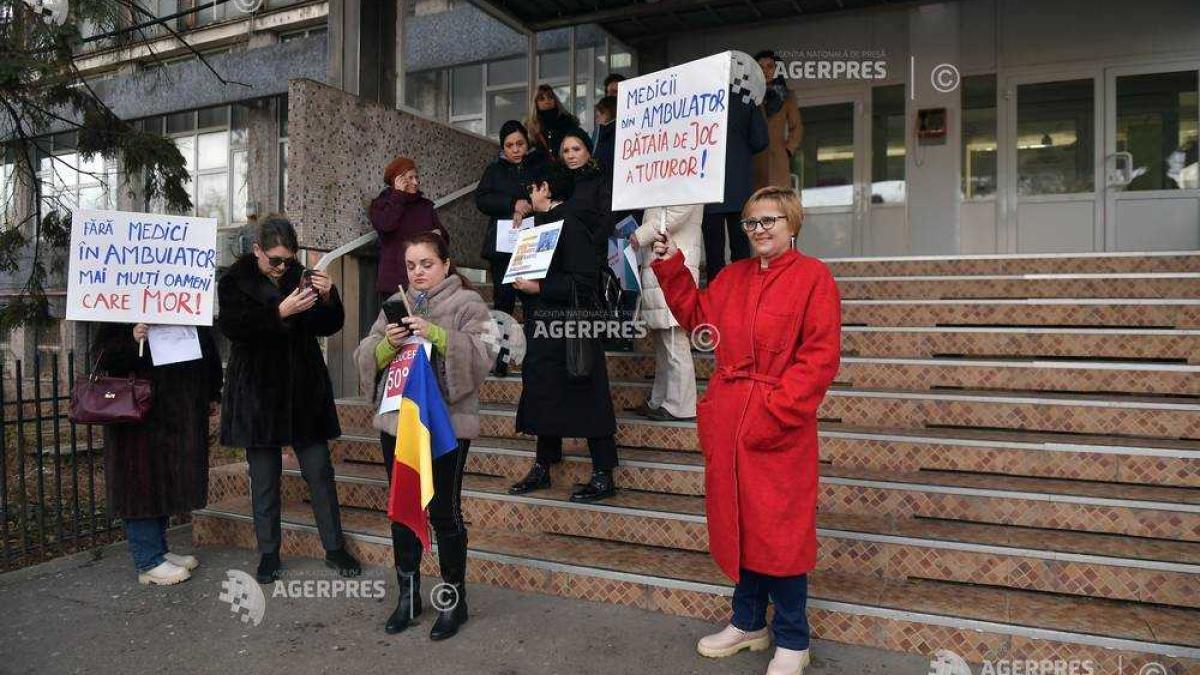 medici-ambulator-protest_49759800