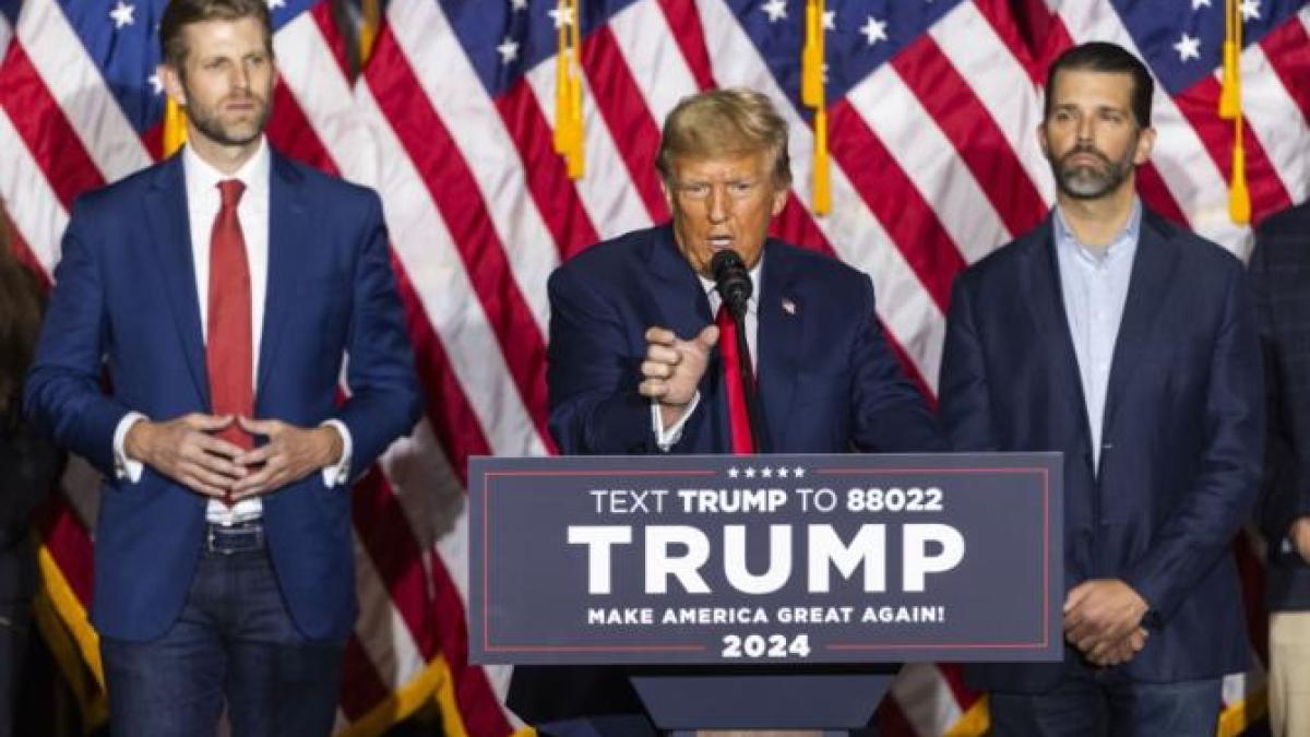 trump-glumeste-in-fata-alegatorilor-din-iowa-draga--chiar-daca-votezi-si-apoi-mori--merita---in-timp-ce-temperaturile-din-sua-coboara-pana-la--30c_49844100